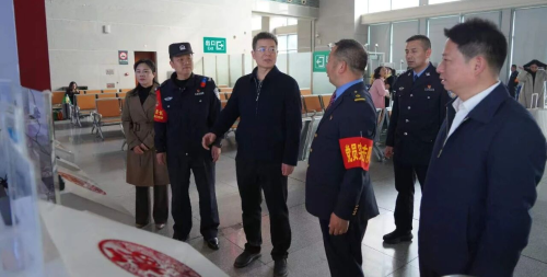 鄭錦鋒走訪慰問春節期間堅守崗位一線干部職工